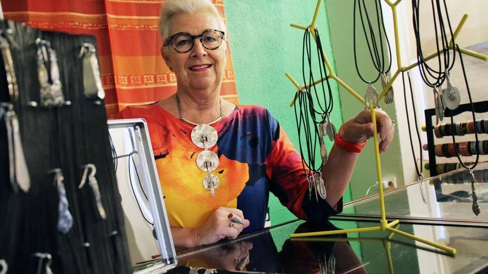 Lena Linde har tidigare arbetat som designer och kostymör.