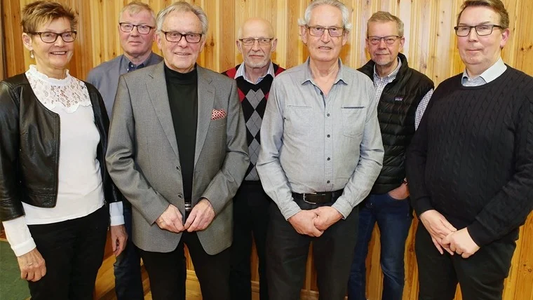 Styrelsen i Södra Vi hembygdsförening som nu prisas av Bevara Vimmerby.