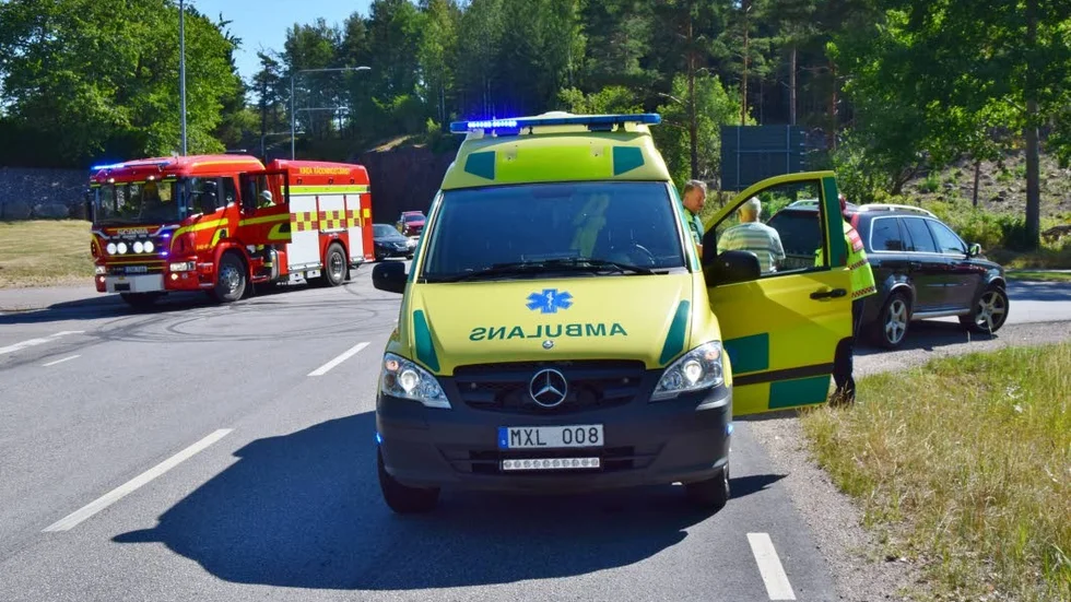 Den kvinnliga föraren blev förd till Linköpings US för vidare undersökning och vård.