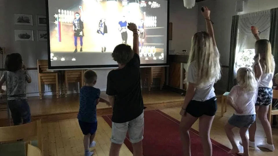 Tv-spels kväll lockade barn i olika åldrar.