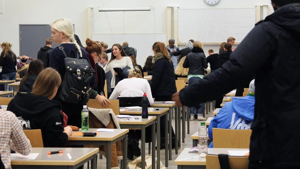 Högskoleprovet. Färre personer skriver högskoleprovet i år.