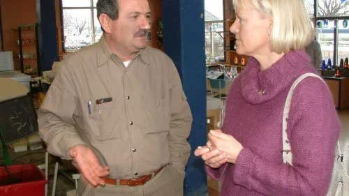 Claudio Rosina, politiker med ansvar för turistfrågor i Iglesias på Sardinien, i samspråk med Birgitta Karlén på Vision Vimmerby.