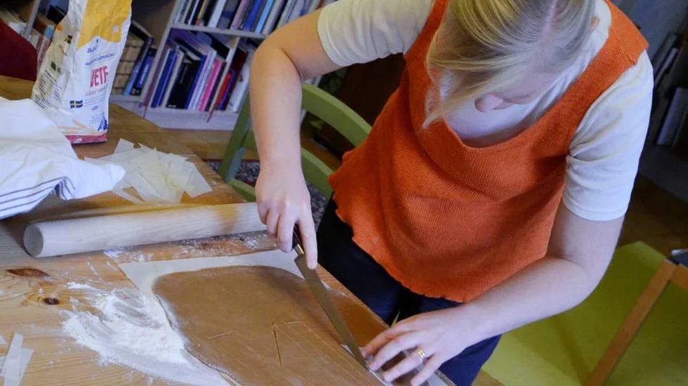 Sofia Asthamn har nu gett sig på pepparkaksdegen.