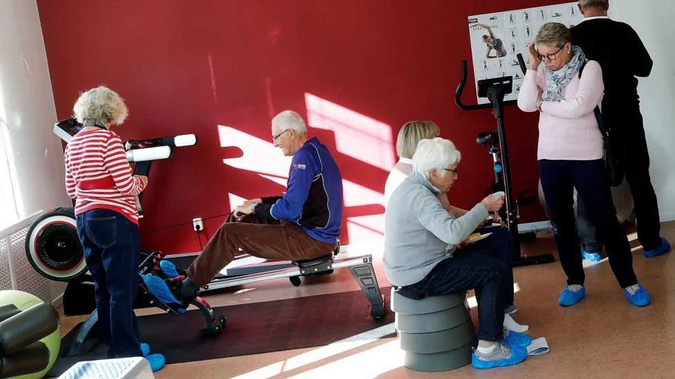 Så kan det se ut när det tränas på ett kommunalt hälsocenter för pensionärer. Bilden är från öppnadet av enheten på Samuelsbergshemmet i augusti i år.