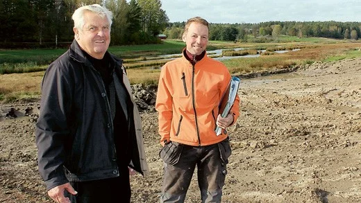 Birger Andersson och Tomas Dahlberg är två av de 26 fastighetsägarna som berörs när Långtarmen blir våtmarksområde. "Äntligen, efter åtta år av utredningar".
