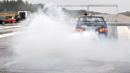 Skrikande däck och rykande avgasrör var en del av showen.