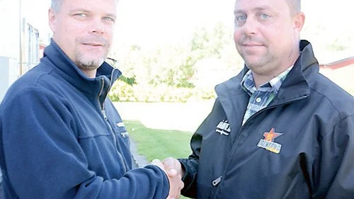 Patrik Hag och Mikael Karlsson har en lång historia tillsammans. Ikväll leder de var sitt lag i det avgörande derbyt.