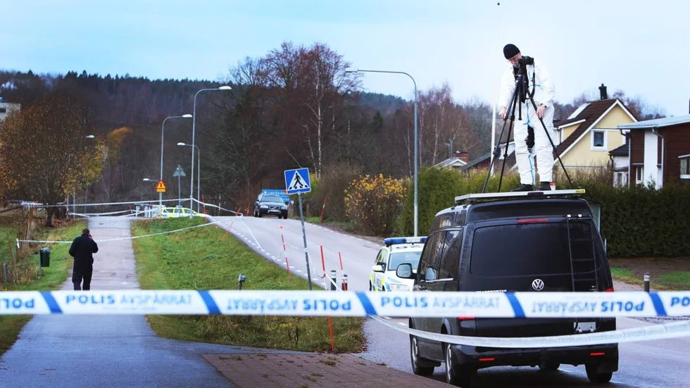 2 november 2013. En 15-årig pojke och en 57-årig kvinna mördas i Ljungsbro.