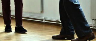 Seniorer dansar loss till discomusik: "Rätt var det är står rullatorn i ett hörn"