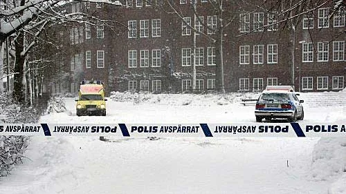 Ett brev på en toalett fick Polisen att avbryta hela Katedralskolans verksamhet på måndagen. Foto: Patrik Ekström