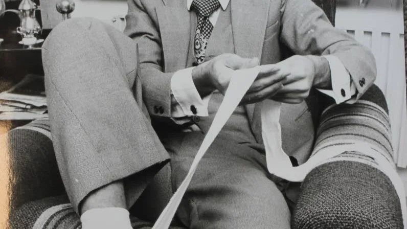 Vrickad. 1982 slog Sami Ramin det nordiska rekordet för löpning i 24 timmar. De sista timmarna löpte han med en vrickad fot.