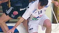 Vimmerbys tvåmålsskytt Jonas Friberg i kamp om bollen.