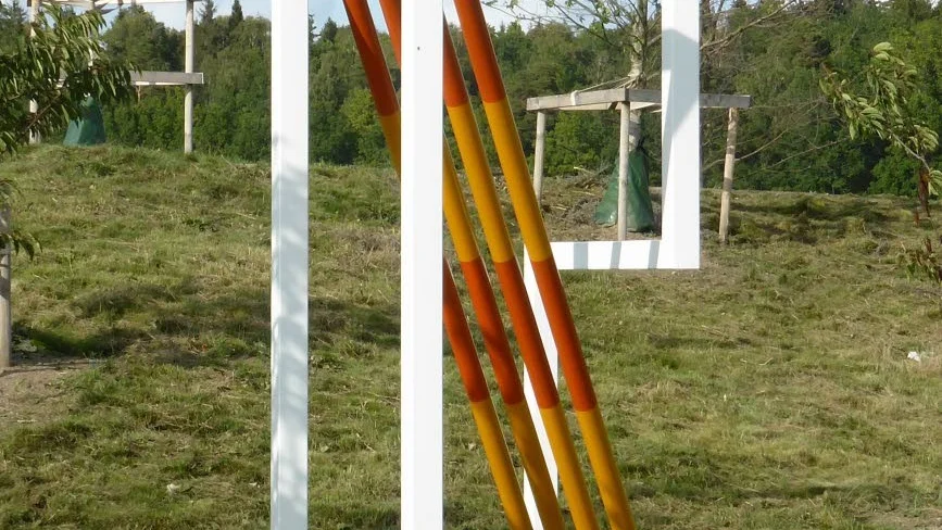 En av Michaels Johanssons hinderskulpturer ”Jump”