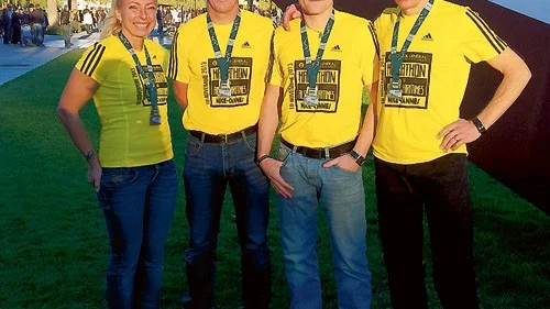 Frankriketripp. Sara Dolk, Joakim Svensson, Robert Hjelm och Nils-Allan Thorstensson sprang ett maratonlopp i Nice.