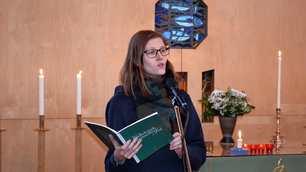 Petra Nilsson sjöng med finstämd röst två vackra melodier. Foto: Sven-Olof Nilsson