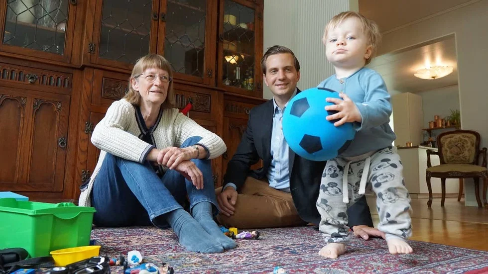 Mariann Gustafsson och Andreas Rindbäck Wallin presenterade vänsterpartiets budgetförslag på tisdagen. I förgrunden Alexander Wallin.