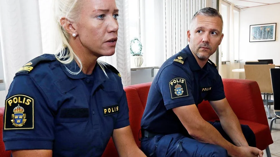 Josefin Arvidsson och Robert Friman är mycket nöjda med volontärverksamheten så här långt. det har blivit lugnare med även frivilliga som trygghetsvandrar.