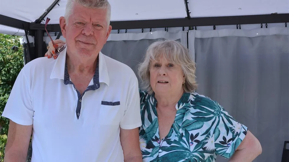 Conny och Britt-Marie Ringvide har med gemensamma krafter byggt sitt hus i Borensberg, av kvällstidningen Expressen listat som ett av Östergötlands ”lyxhus”, vilket de står något frågande inför.