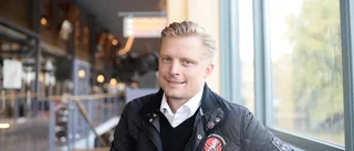 Vita Hästen stänger av egen spelare