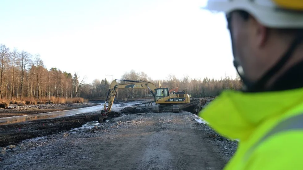 Ny väg. NCC har anlagt en tillfällig väg för att grävmaskiner och lastbilar ska kunna ta sig fram till kanalen.