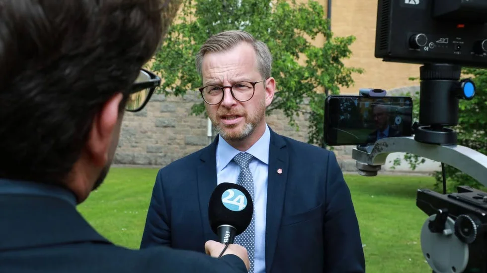 "De som köper hasch och marijuana till helgen måste förstå att de kanske finansierar sprängningar här i Linköping", sa inrikesministern Mikael Damberg (S).