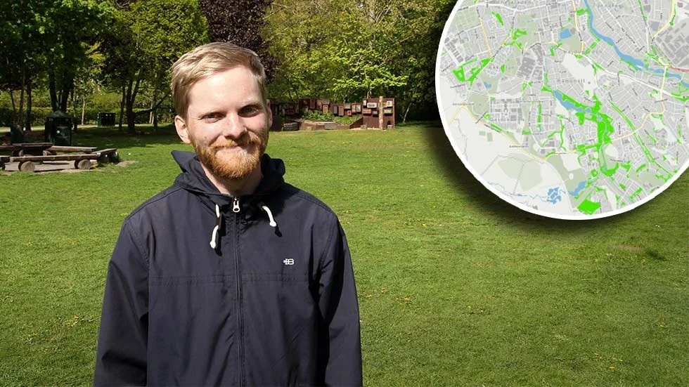 Under maj och juni stoppar kommunen gräsmatteklippningen på flera håll i staden. Kommunekologen Johan Molin hoppas att gräsmattorna kan bli ängar i framtiden.