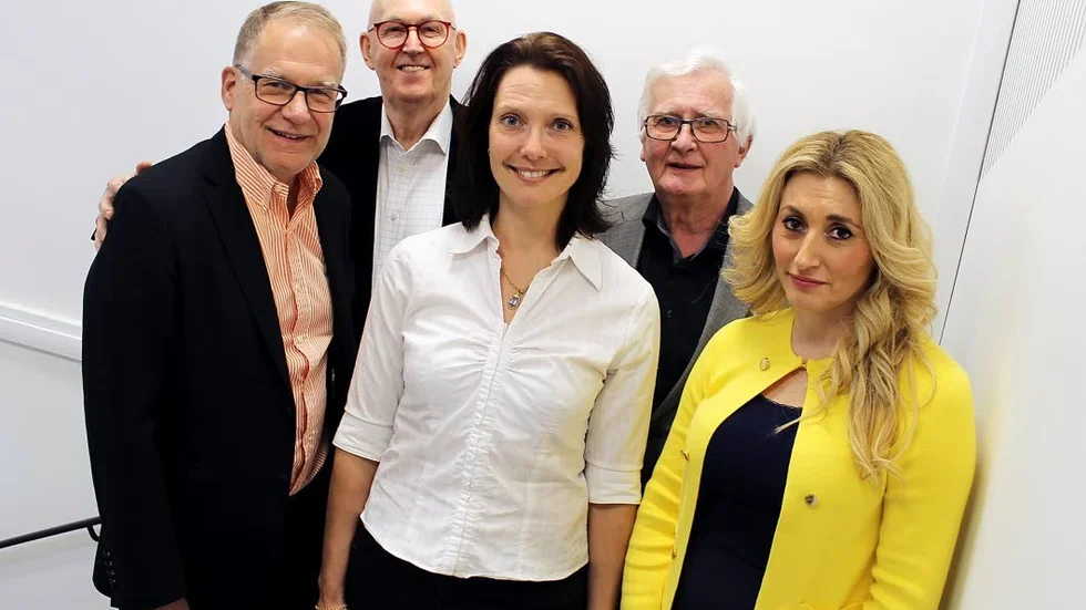 Anna Pucar Rimhagen, i mitten, fick tuffa frågor under konsultationen med Thomas Höög, Jan Olof Wallin, Lindy Yngvesson och Tina Georges.