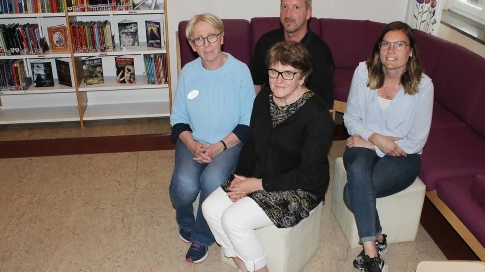 Hoppas. Pedagogerna Ann Andersson, Niklas Broberg, Eva Iremark och Sanna Asknert hoppas på en fritidsgård på Ekön.