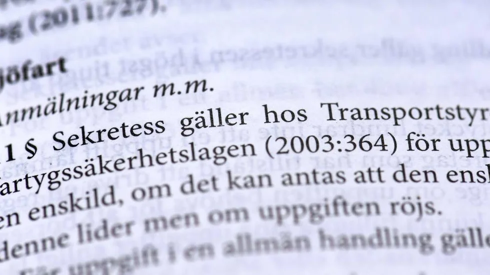 Sekretess. Att hemlig information funnits tillgänglig för obehöriga är en skandal