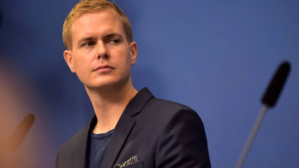 Provocerad. Utbildningsminister Gustav Fridolin gick till attack mot moderaternas Ulf Kristersson uttalande om svenska språket.