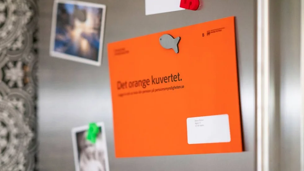 Att många kvinnor har lägre pension än män beror på bland annat på att kvinnor i större utstäckning än män deltidsarbetar och tar ut fler vård av barn dagar.