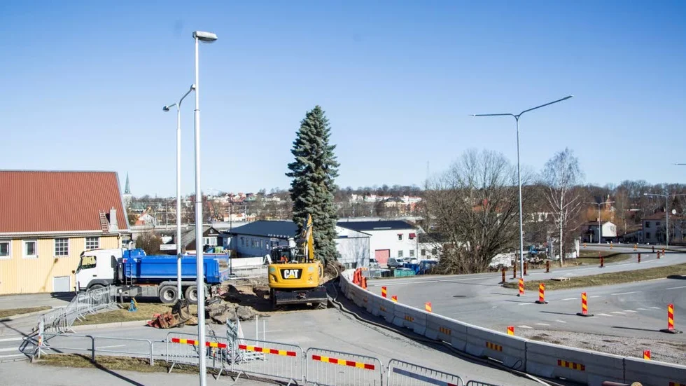 Avstängt. Vadstenavägen till och från riksväg 50 kommer vara avstängt veckan ut.