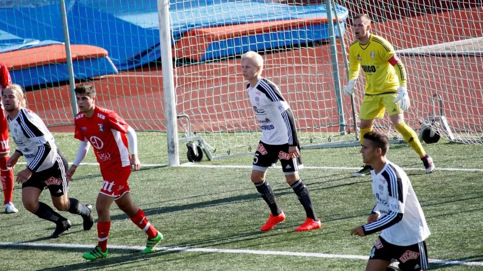 Stolpe ut. Simon Karlsson var inte nöjd med Maifs resultat. Utan att Motallaget hade stolpe ut i matchen.