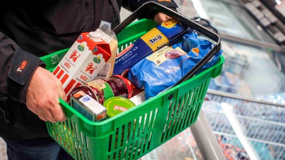 Två butiker i Västerviks kommun har fått sina priser undersökta av PRO.