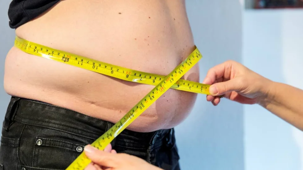 Hälsosamma matvanor och livsstilsval kan minska risken för cancer och därför behöver en kontrollfunktion till för mat som serveras i offentlig regi, menar skribenten.