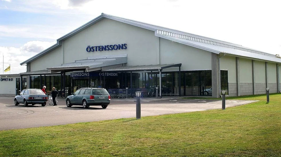 Registreringsnumret på den bil som avek från parkeringsplatsen är ett spår i utredningen.