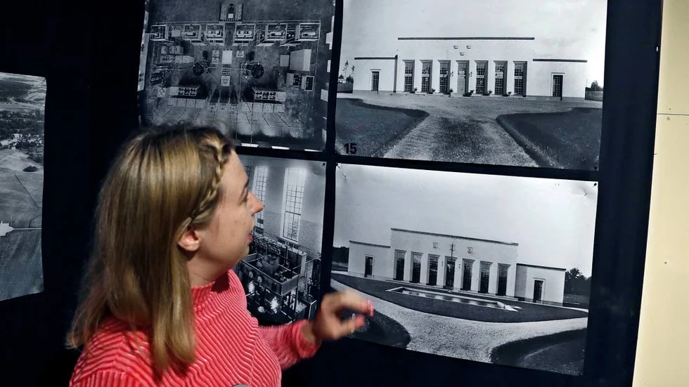 Här visas bilder från Rundradiomuseets invigningsår 1927. Med den ursprungliga, vita fasadfärgen.