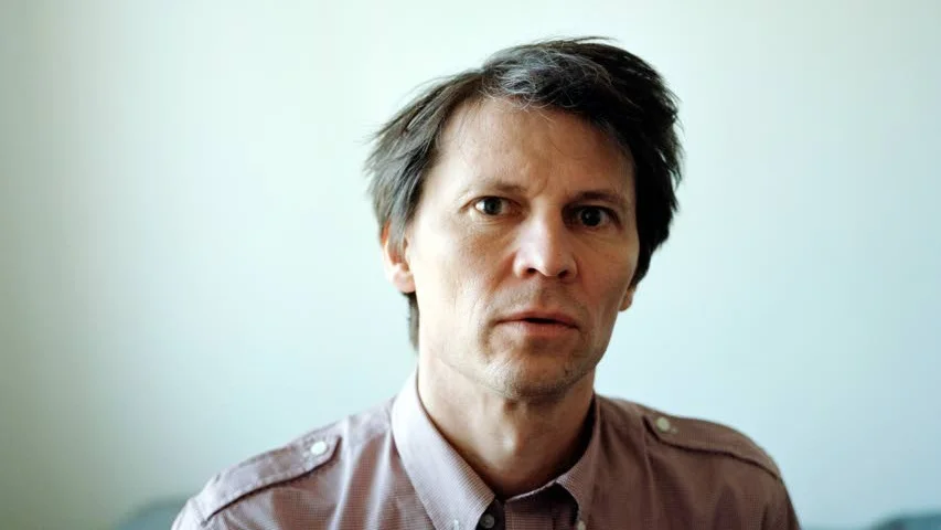 Jakob Hellman kommer till Knickedicks gårdsfest.