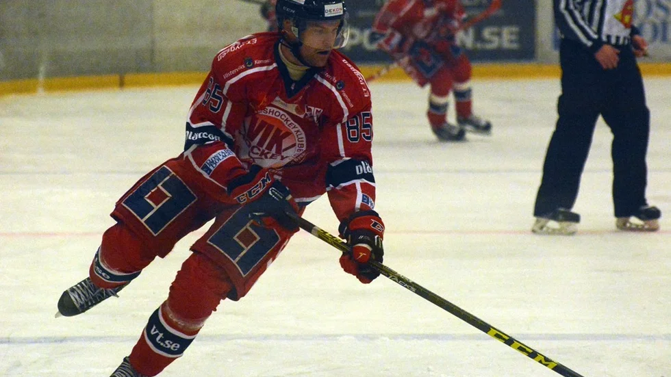 Tvingas lägga av. Västerviks IK ville ha Thom Nordin i Allsvenskan. Och Thom Nordin ville förlänga med VIK. Men Nordins arbetsgivare och VIK kunde inte komma överens, så därför tvingas trotjänaren att lägga skridskorna på hyllan. Foto: Mikael Kindman.
