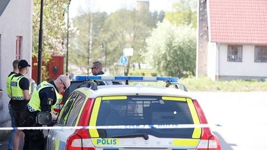 Villakvarteret i centrala Skänninge spärrades av för polisens och nationella bombgruppens undersökningar.