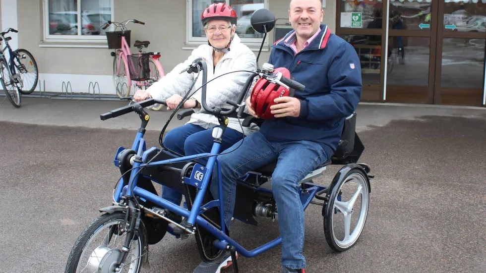 Cykeltur. Viola Griberg åker mycket gärna på utflykt med Maikel Joulak.
