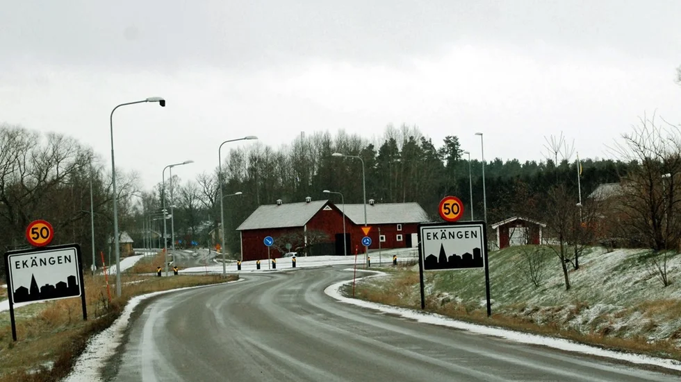 Ekängen begåvas nu med en större fotbollsplan med konstgräs. Foto: Tommy Pettersson