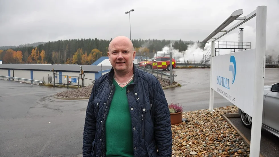 Peter Härnström, Miljöchef på Sofidel Sweden AB, före detta Swedish Tissue, tycker vädret är utmärkt, de dagar det regnar och sjöarna fylls på. Foto Alf Wesik
