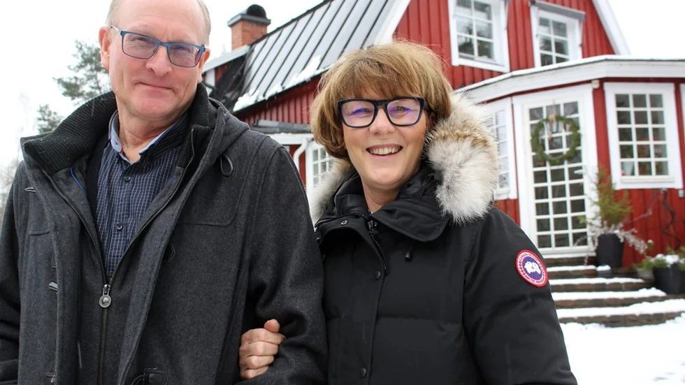 Janne och Kristina Alsér är tacksamma över den lyckliga utgången. ”Kan vår berättelse få fler får upp ögonen för att vem som helst kan drabbas – och hur viktigt det är att kunskapen ökar, så är vi glada.” Foto: Rebecca Forsgren Malmström