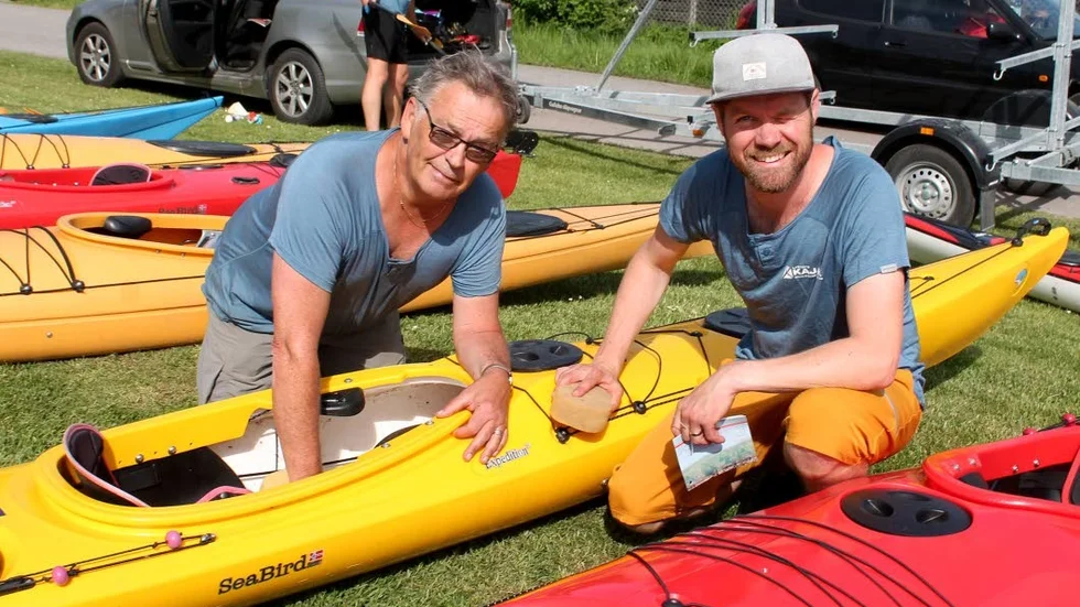 På plats för att hjälpa deltagarna, Jan Christer Persson och Jonathan Josefsson från Linköpings kajak.