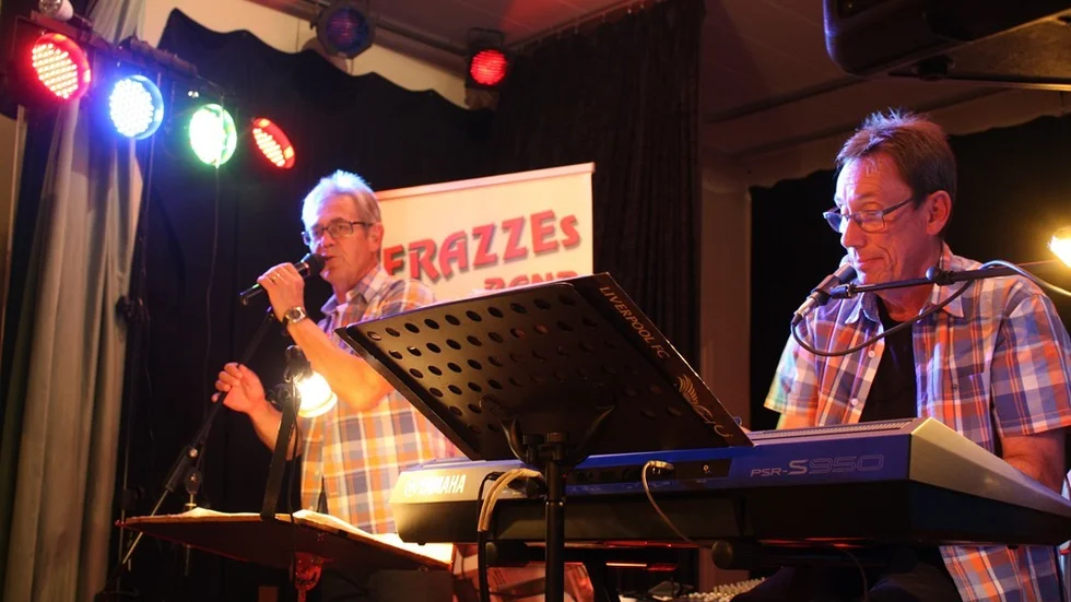 Duon Frazzes stod för musiken under lördagskvällen. Foto: Erica Månsson