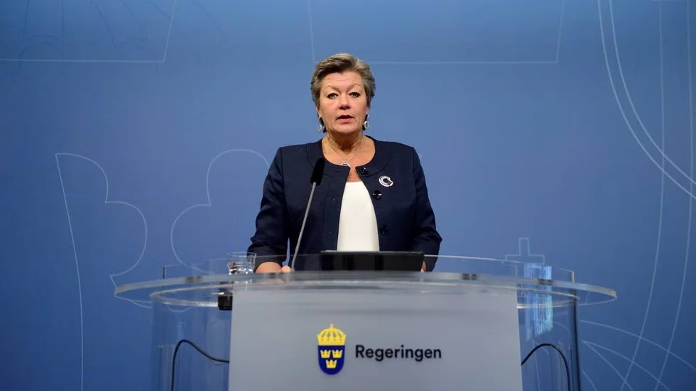 Ansvarig. Arbetsmarknads- och etableringsminister Ylva Johansson (S) och resten av regeringen sviker landets kommuner. De får fler uppgifter, men inte mer pengar.