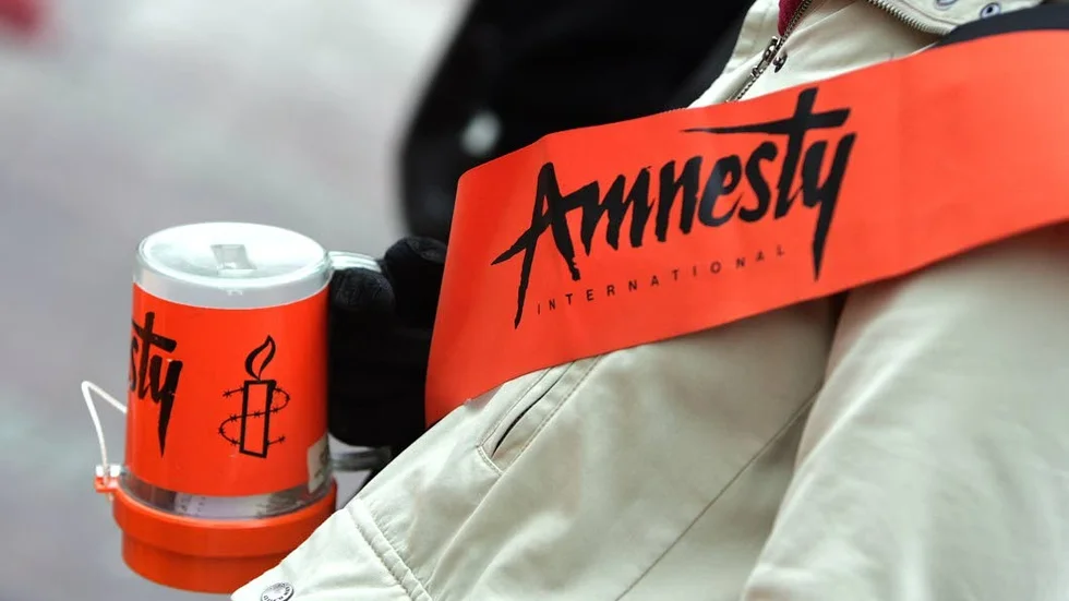 Amnesty stöttar bland andra en uigurisk samvetsfånge.
