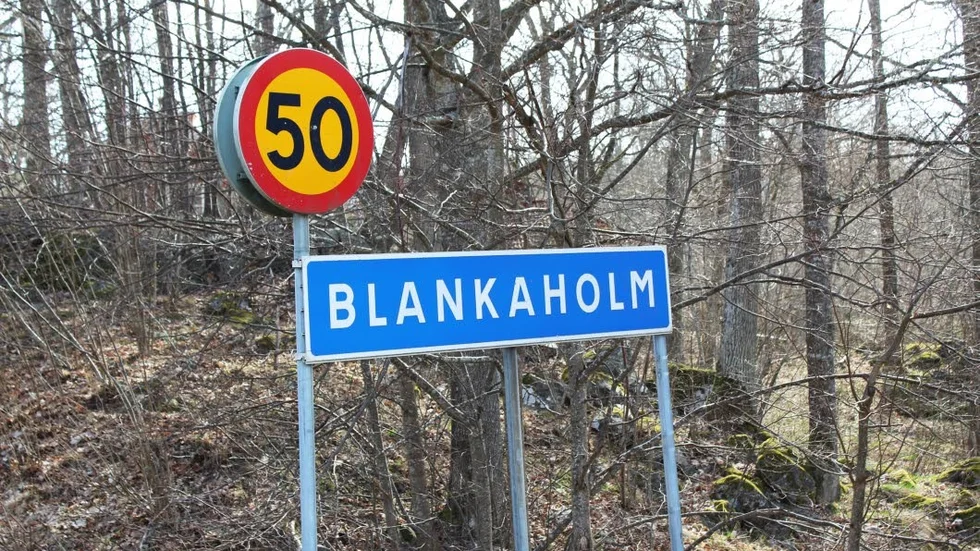 Ett viktigt skäl till att välja Blankaholm som bostadsort är att det finns stor möjlighet att pendla och ha sina barn på hemmaplan, skriver debattörerna som åter frågar sig hur resonemanget gått kring nedläggning av fritids på landsbygden.