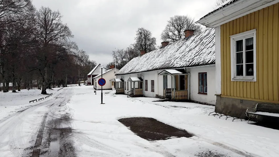 Snön ligger på backen i Medevi och det dröjer innan säsongen startar, den 24 juni.
